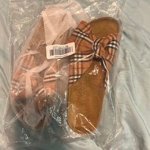 Plaid bowtie sandals size 7/8… runs small.
